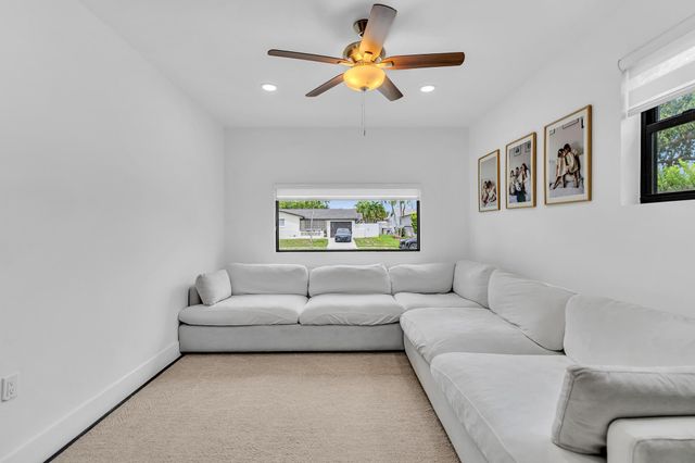 2001 N 52ND Avenue, Hollywood, FL 33021