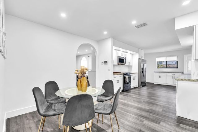 2001 N 52ND Avenue, Hollywood, FL 33021