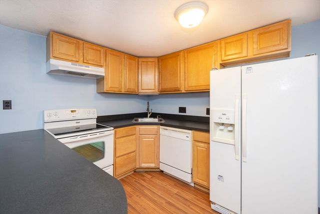 11 Leonard Rd 11, Boxborough, MA 01719