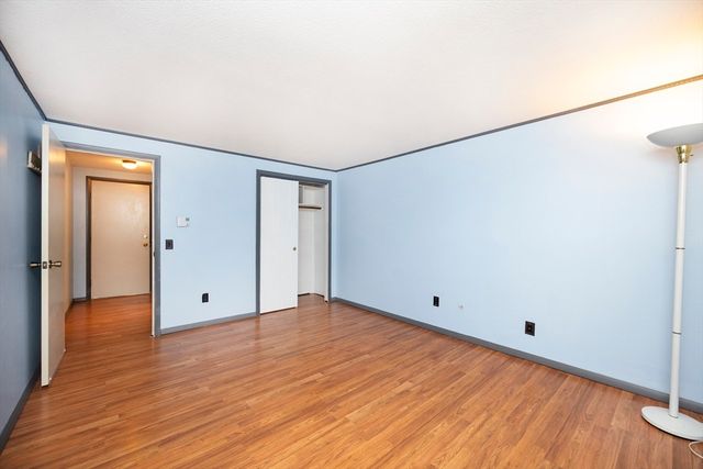 11 Leonard Rd 11, Boxborough, MA 01719
