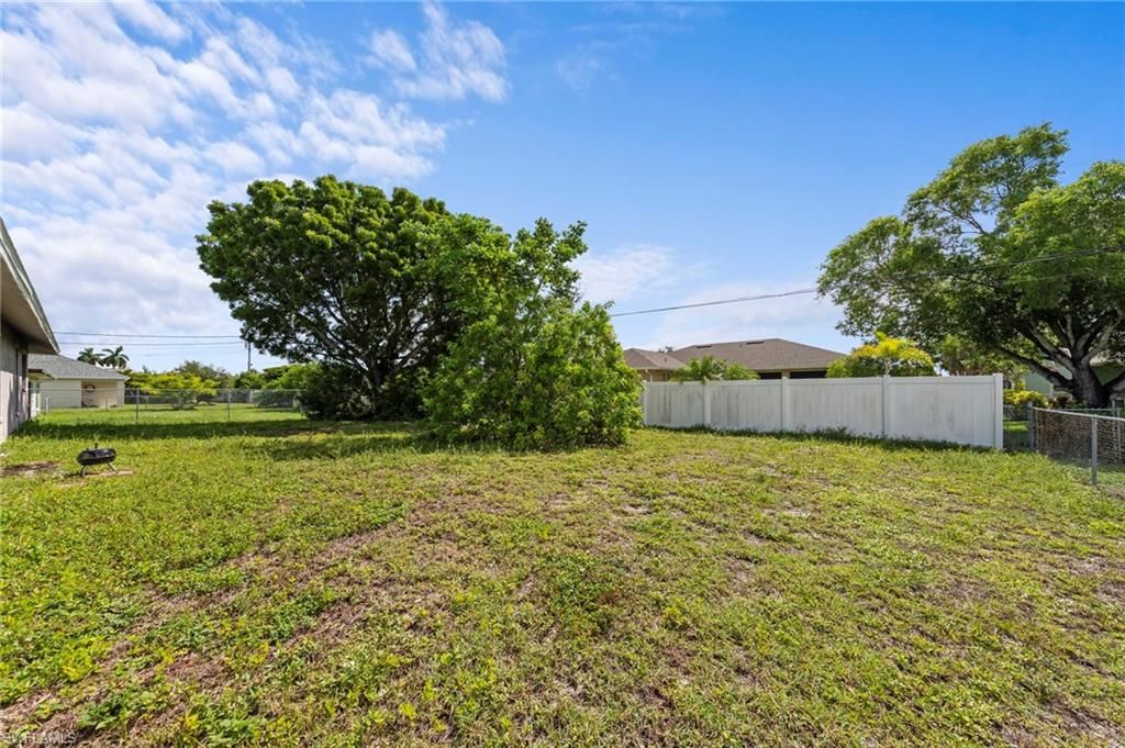 Image 11 of property listing at 3001 1st PL, Cape Coral, FL 33914