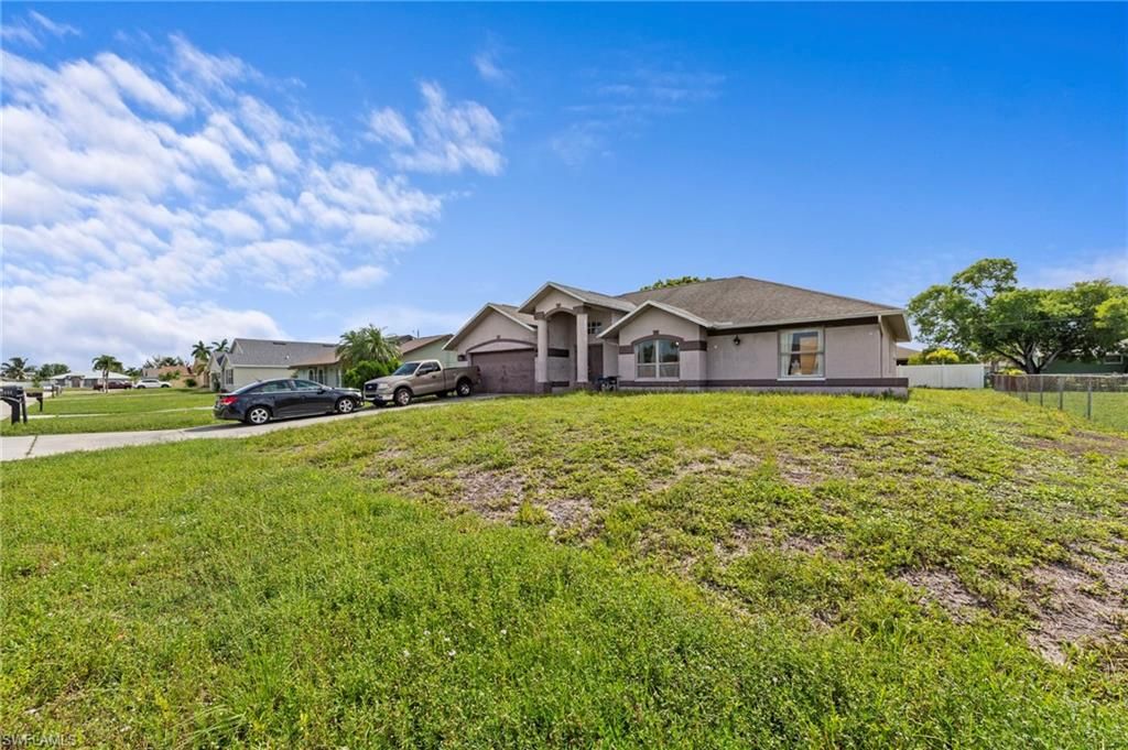 Image 12 of property listing at 3001 1st PL, Cape Coral, FL 33914
