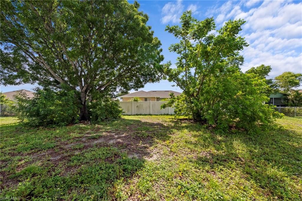 Image 9 of property listing at 3001 1st PL, Cape Coral, FL 33914