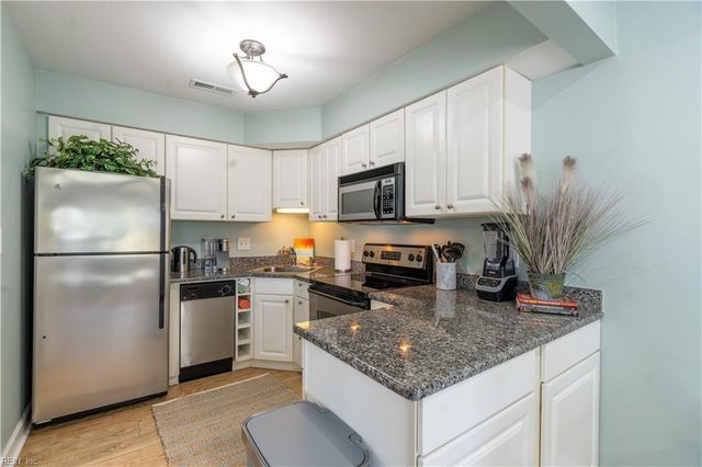 598 Pinewood Dr Apt 202, Virginia Beach, VA 23451