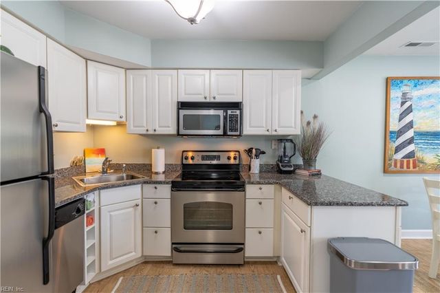 598 Pinewood Dr Apt 202, Virginia Beach, VA 23451