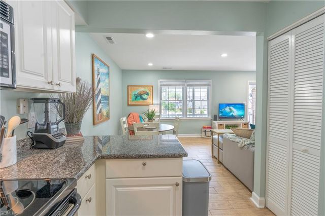 598 Pinewood Dr Apt 202, Virginia Beach, VA 23451