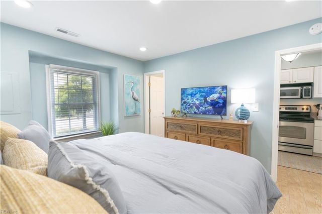 598 Pinewood Dr Apt 202, Virginia Beach, VA 23451