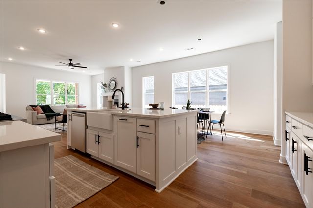 364 S College Avenue, Fayetteville, AR 72701