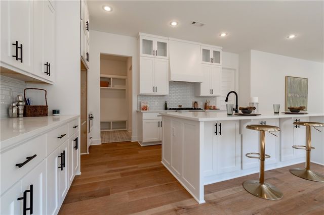 364 S College Avenue, Fayetteville, AR 72701