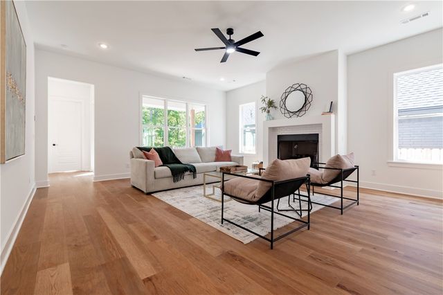 364 S College Avenue, Fayetteville, AR 72701