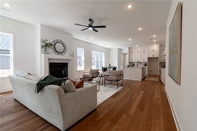 364 S College Avenue, Fayetteville, AR 72701