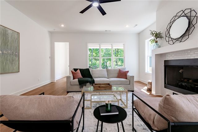 364 S College Avenue, Fayetteville, AR 72701