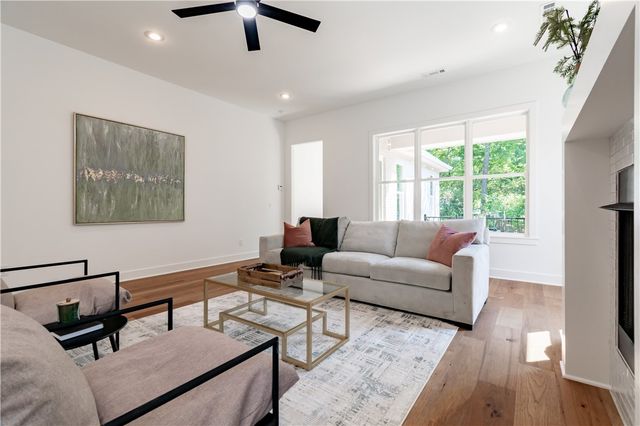 364 S College Avenue, Fayetteville, AR 72701