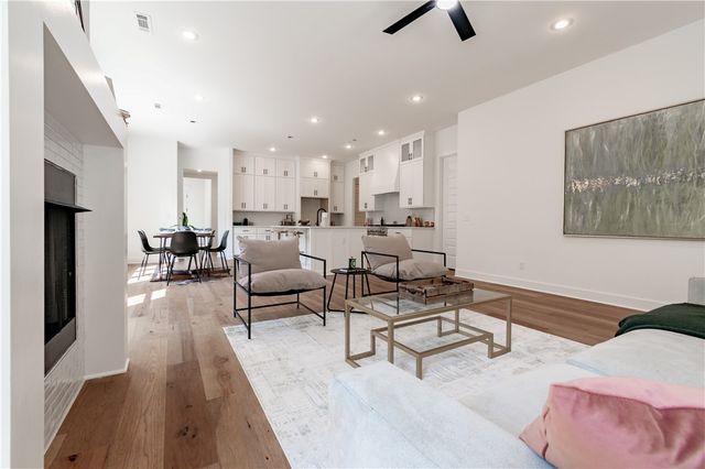 364 S College Avenue, Fayetteville, AR 72701