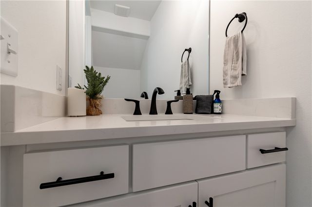 364 S College Avenue, Fayetteville, AR 72701