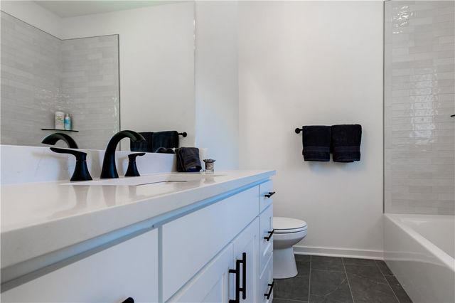 364 S College Avenue, Fayetteville, AR 72701