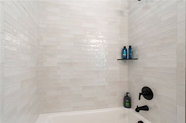 364 S College Avenue, Fayetteville, AR 72701