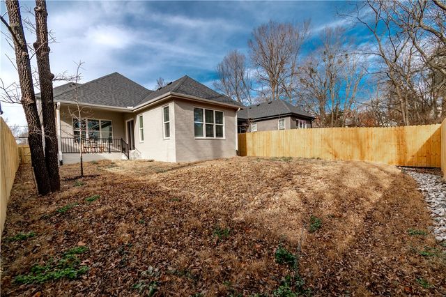 364 S College Avenue, Fayetteville, AR 72701