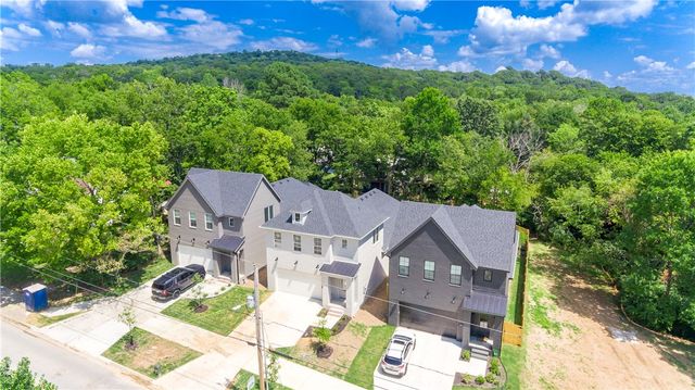 364 S College Avenue, Fayetteville, AR 72701