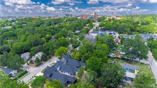 364 S College Avenue, Fayetteville, AR 72701