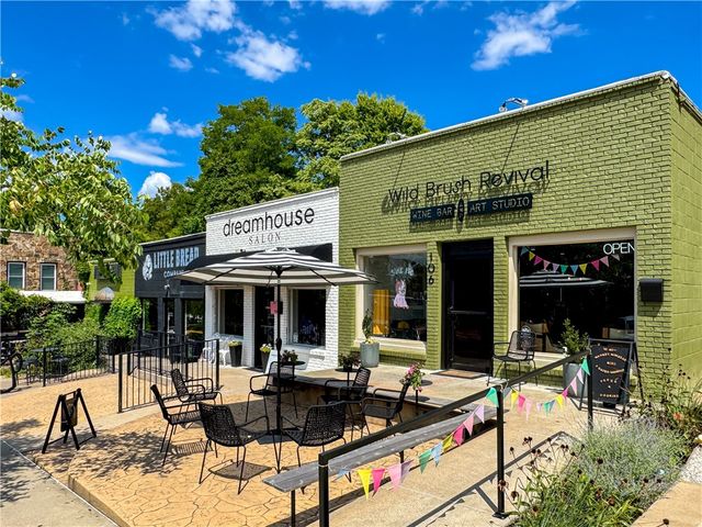 364 S College Avenue, Fayetteville, AR 72701