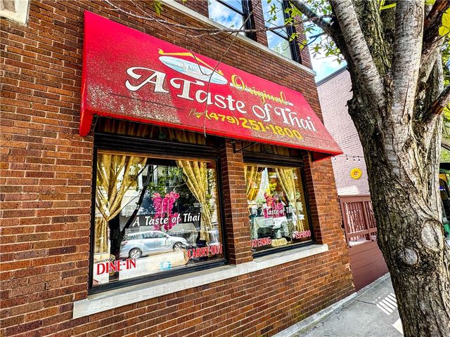 364 S College Avenue, Fayetteville, AR 72701