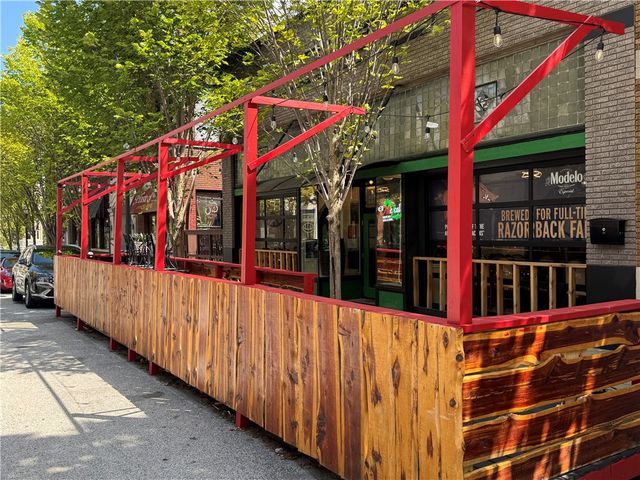 364 S College Avenue, Fayetteville, AR 72701