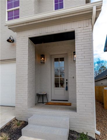 364 S College Avenue, Fayetteville, AR 72701