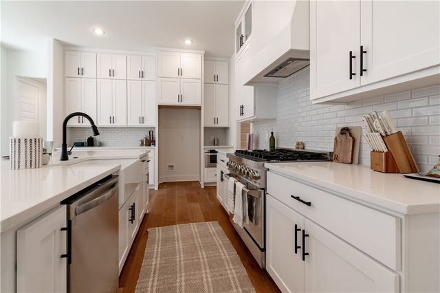 364 S College Avenue, Fayetteville, AR 72701