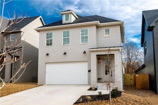 364 S College Avenue, Fayetteville, AR 72701