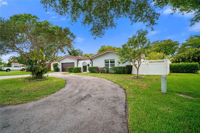 4180 NW 103rd Dr, Coral Springs, FL 33065