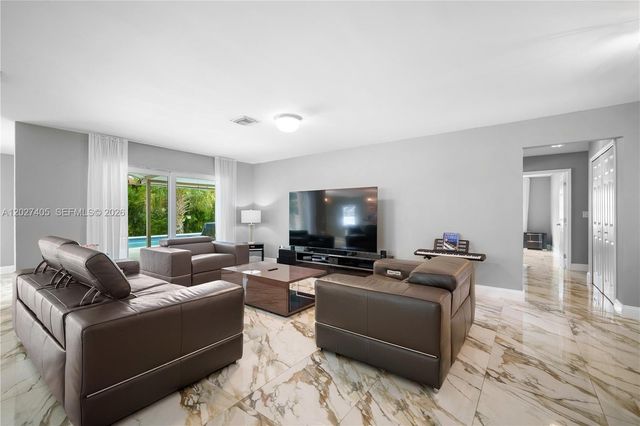 4180 NW 103rd Dr, Coral Springs, FL 33065