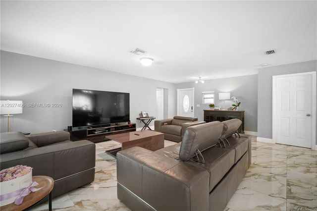 4180 NW 103rd Dr, Coral Springs, FL 33065