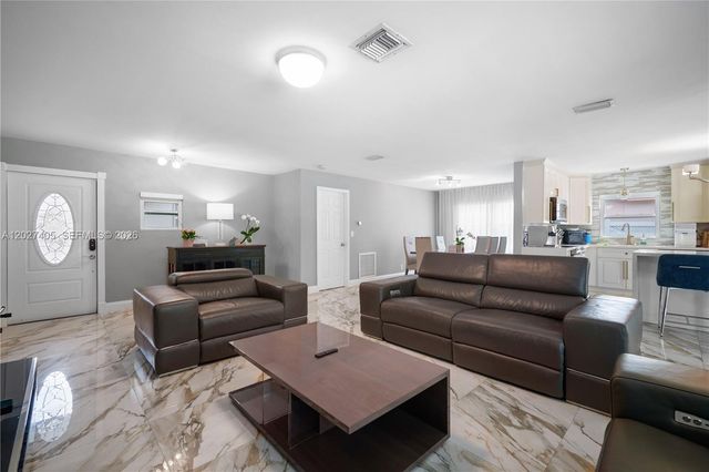 4180 NW 103rd Dr, Coral Springs, FL 33065