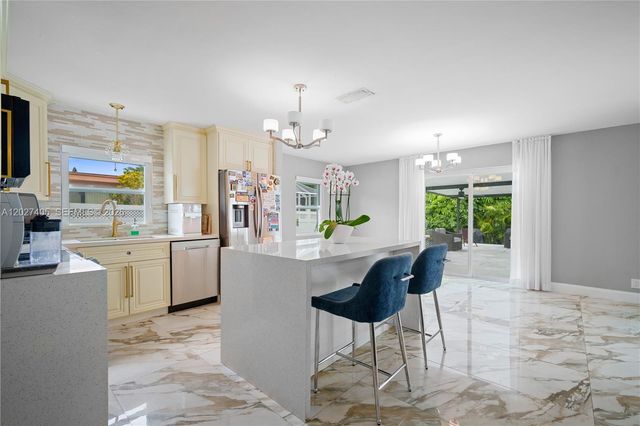 4180 NW 103rd Dr, Coral Springs, FL 33065