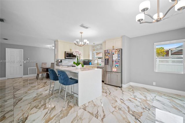 4180 NW 103rd Dr, Coral Springs, FL 33065