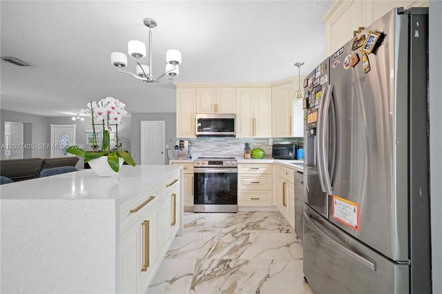 4180 NW 103rd Dr, Coral Springs, FL 33065