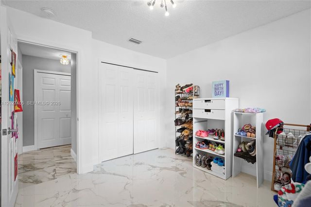4180 NW 103rd Dr, Coral Springs, FL 33065