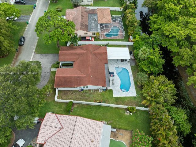 4180 NW 103rd Dr, Coral Springs, FL 33065