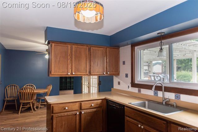 40438 Page Drive, Sterling Heights, MI 48313