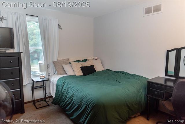 40438 Page Drive, Sterling Heights, MI 48313