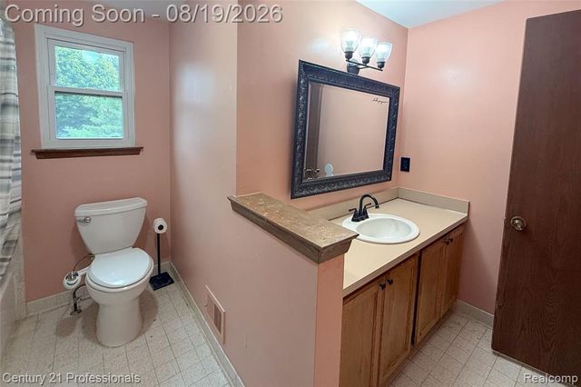 40438 Page Drive, Sterling Heights, MI 48313