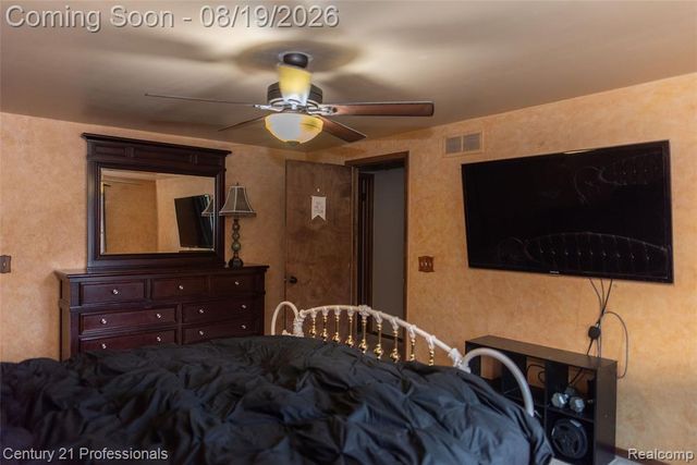 40438 Page Drive, Sterling Heights, MI 48313