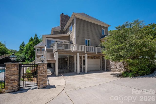 12509 Pine Valley Club Drive, Charlotte, NC 28277
