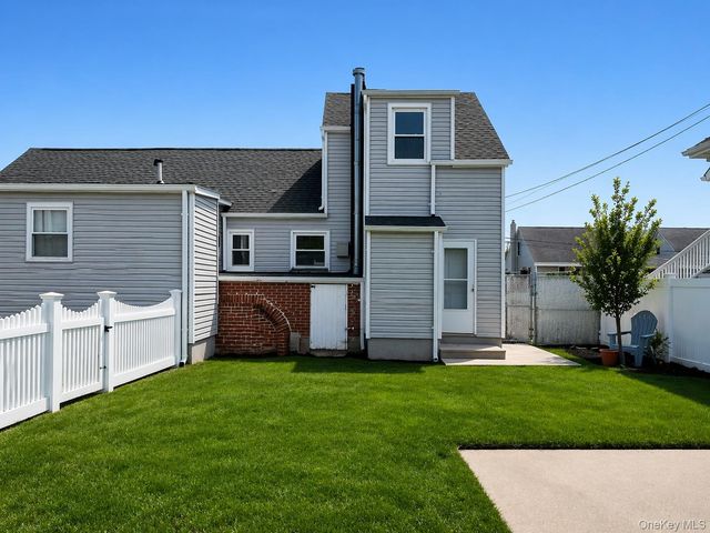 10 Mckinley B, Lindenhurst, NY 11757