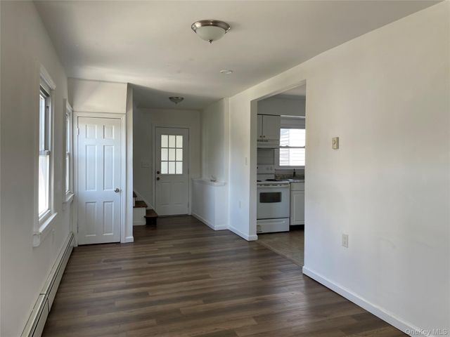 10 Mckinley B, Lindenhurst, NY 11757