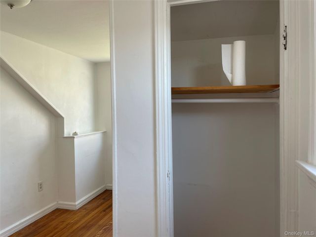 10 Mckinley B, Lindenhurst, NY 11757