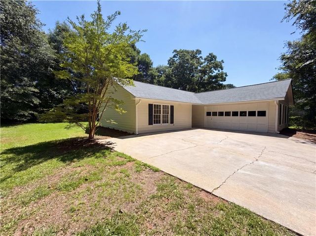 358 Cross Creek Place, Auburn, GA 30011
