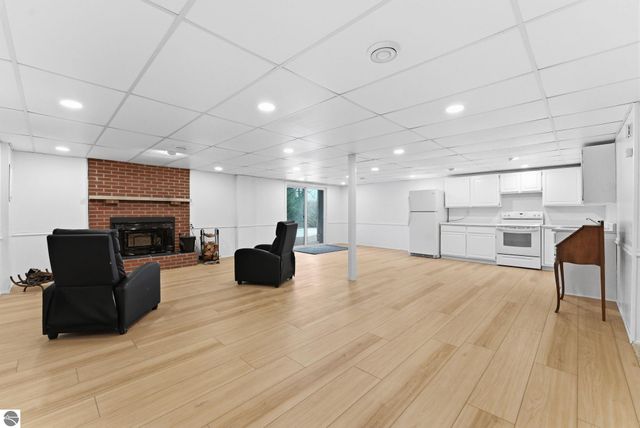 3800 N 13 Road, Mesick, MI 49668