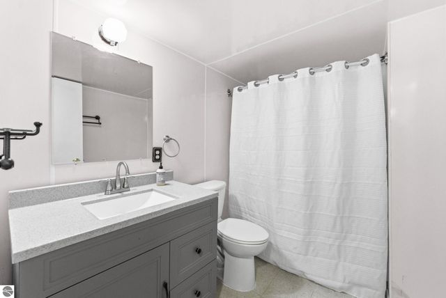 3800 N 13 Road, Mesick, MI 49668